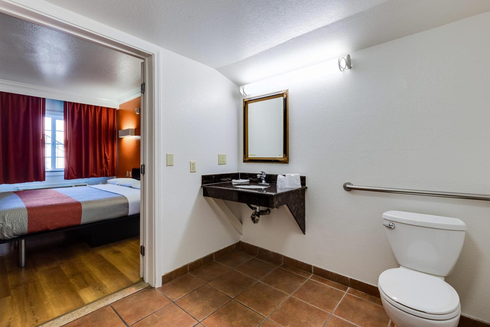 Motel 6-San Jose CA - Convention Center Main image 2